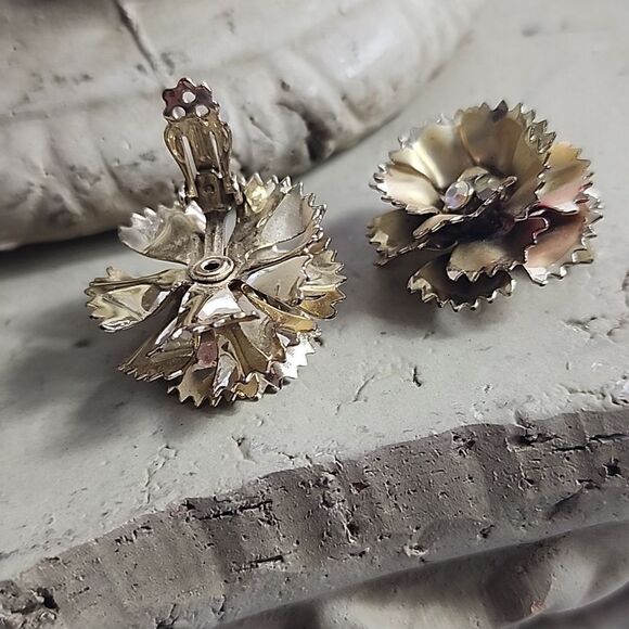 Vintage Flower Earrings with rhinestone centers - Picture 3 of 6